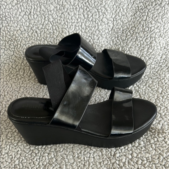 Charles‎ David Black Wedge Sandals with Glossy Straps - Picture 1 of 10